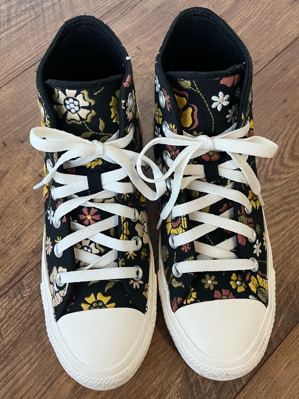 Converse Chuck Taylor All Star Retro Flowers Embroidered - Women’s 7/ Men’s 5 - Picture 3 of 16